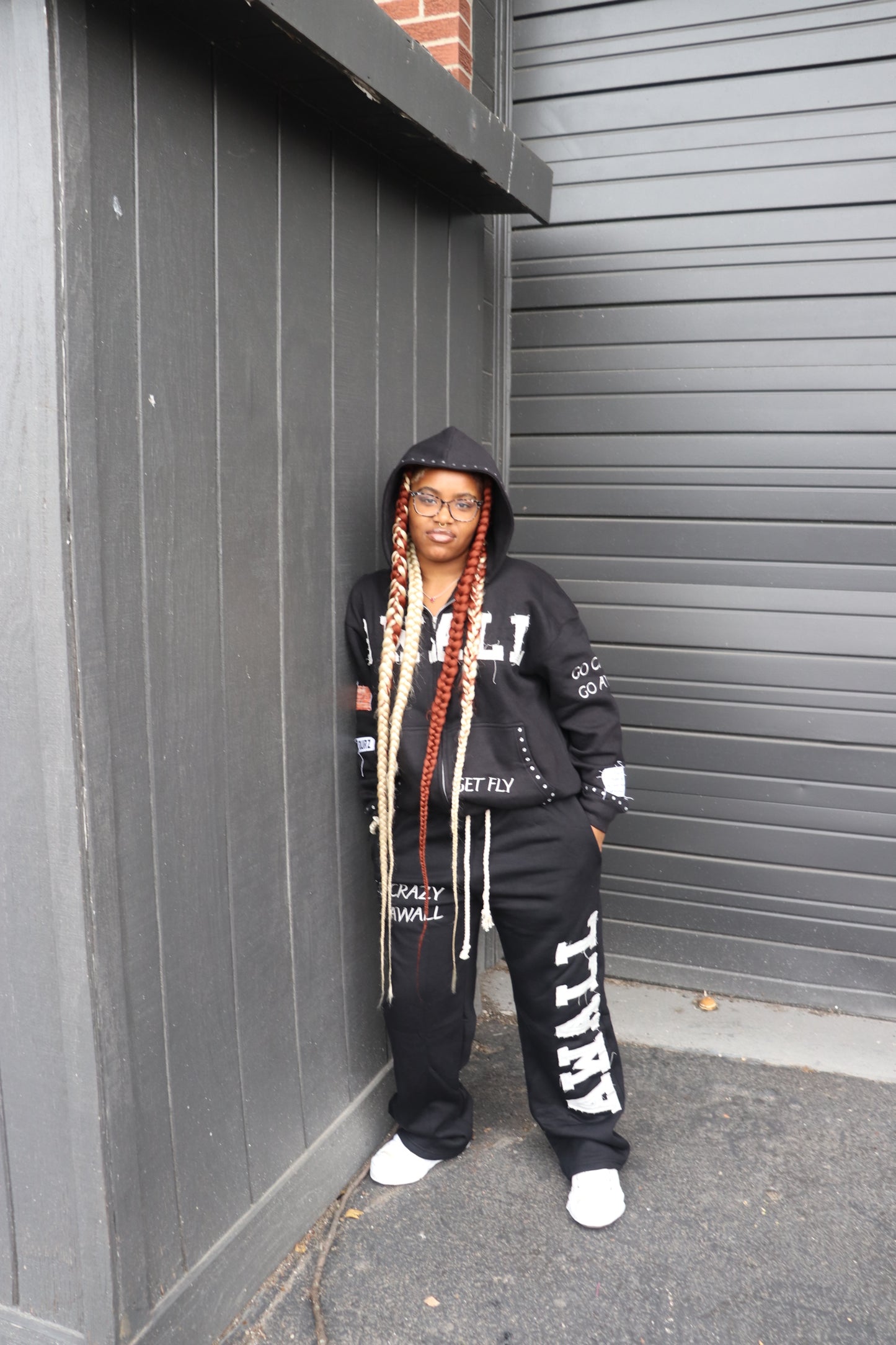 GO AWALL Sweatsuit (black)