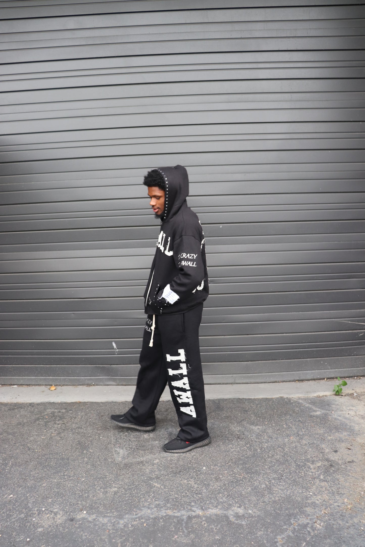 GO AWALL Sweatsuit (black)