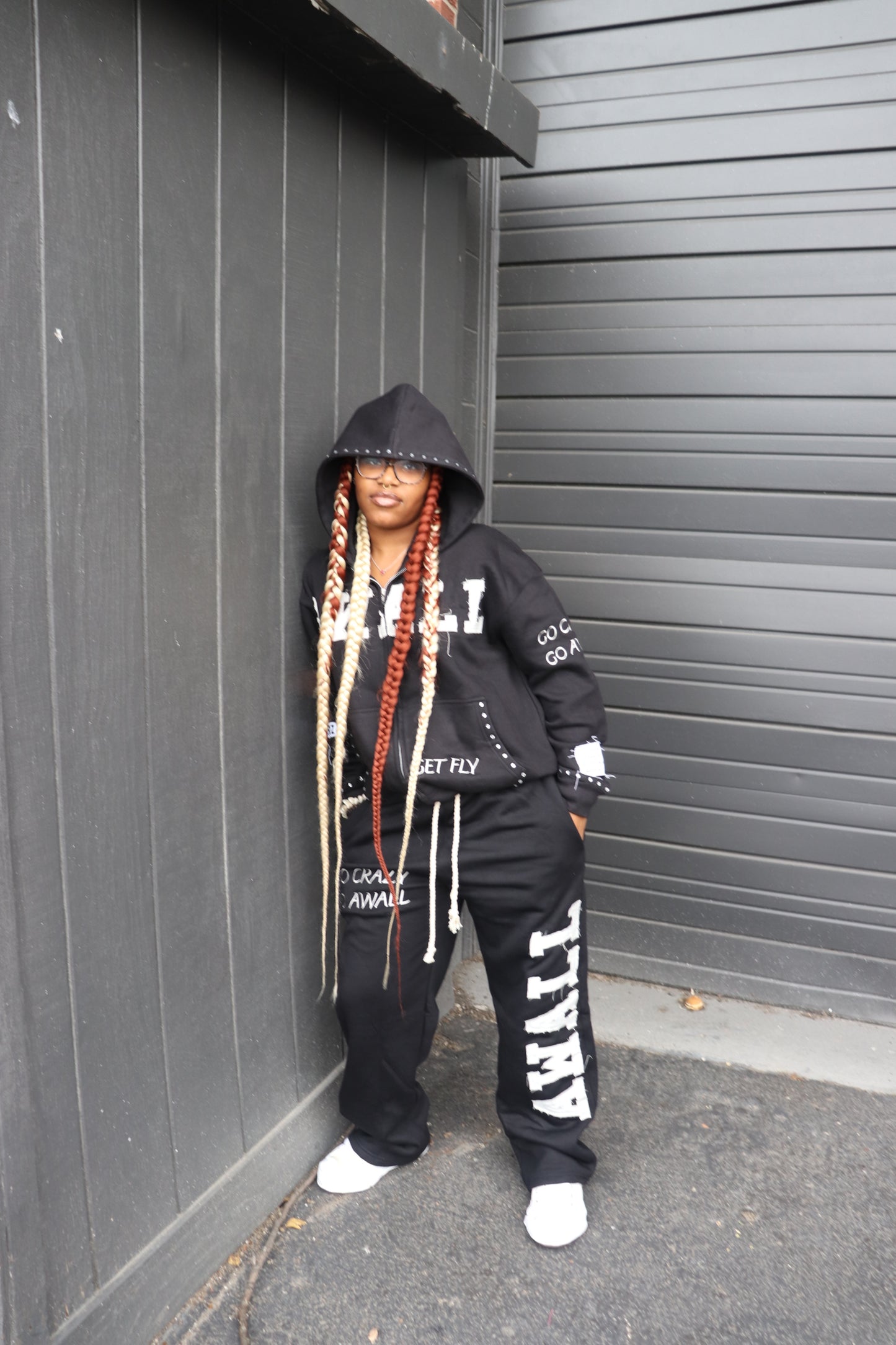 GO AWALL Sweatsuit (black)